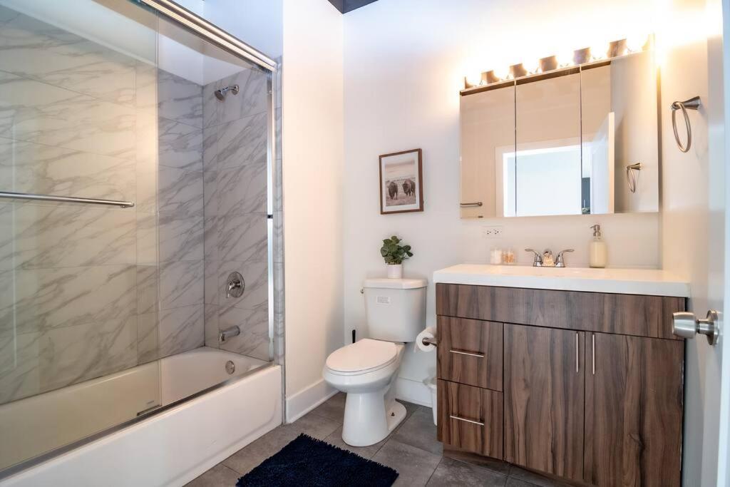 Mccormick Place Beautiful 2Br Apartment With Optional Parking Sleeps Up To 8 Near Soldier Field, Grant Park And Lakefront Trail Chicago Ngoại thất bức ảnh